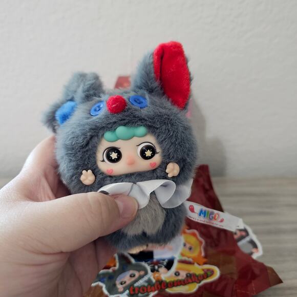 Migos Troublemaker The Unlucky Wolf Vinyl Plush Pendent OPEN CONFIRMED BOX - Picture 4 of 11